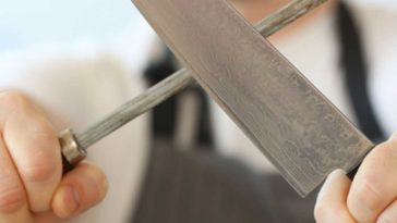 Chef sharpening knife