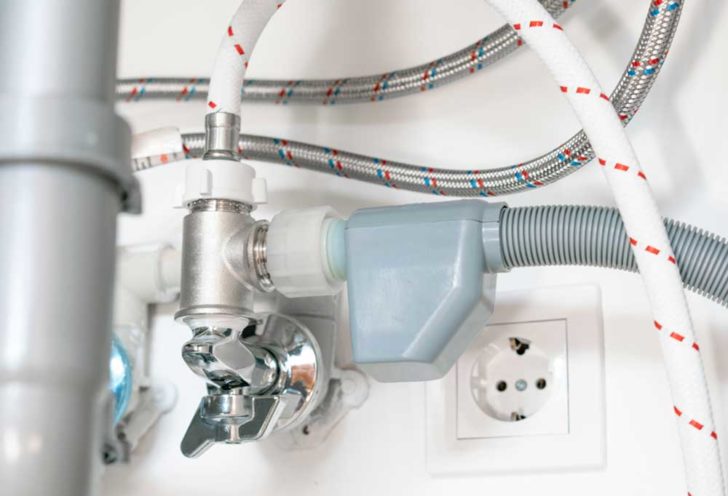 Help! My Garbage Disposal Not Working And Leaking Shiny Modern